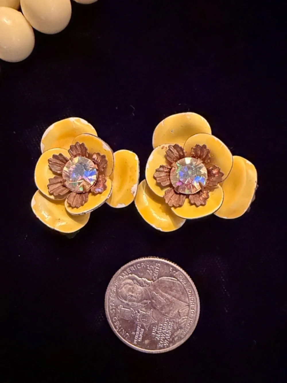 VTG Yellow Double-Strand Beaded Necklace with Floral Earrings